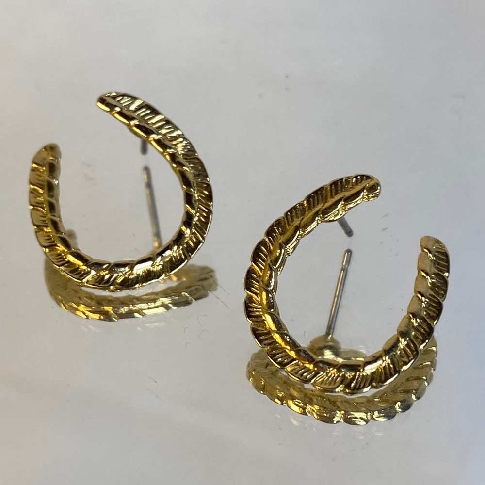 Wreath Horseshoe Gold Tone Post Earrings